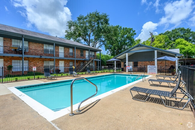 Sparkling Pool - The Colonial Apartments