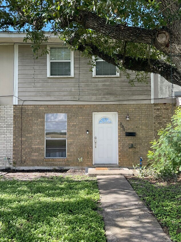 Primary Photo - 235 W Ailsie Ave