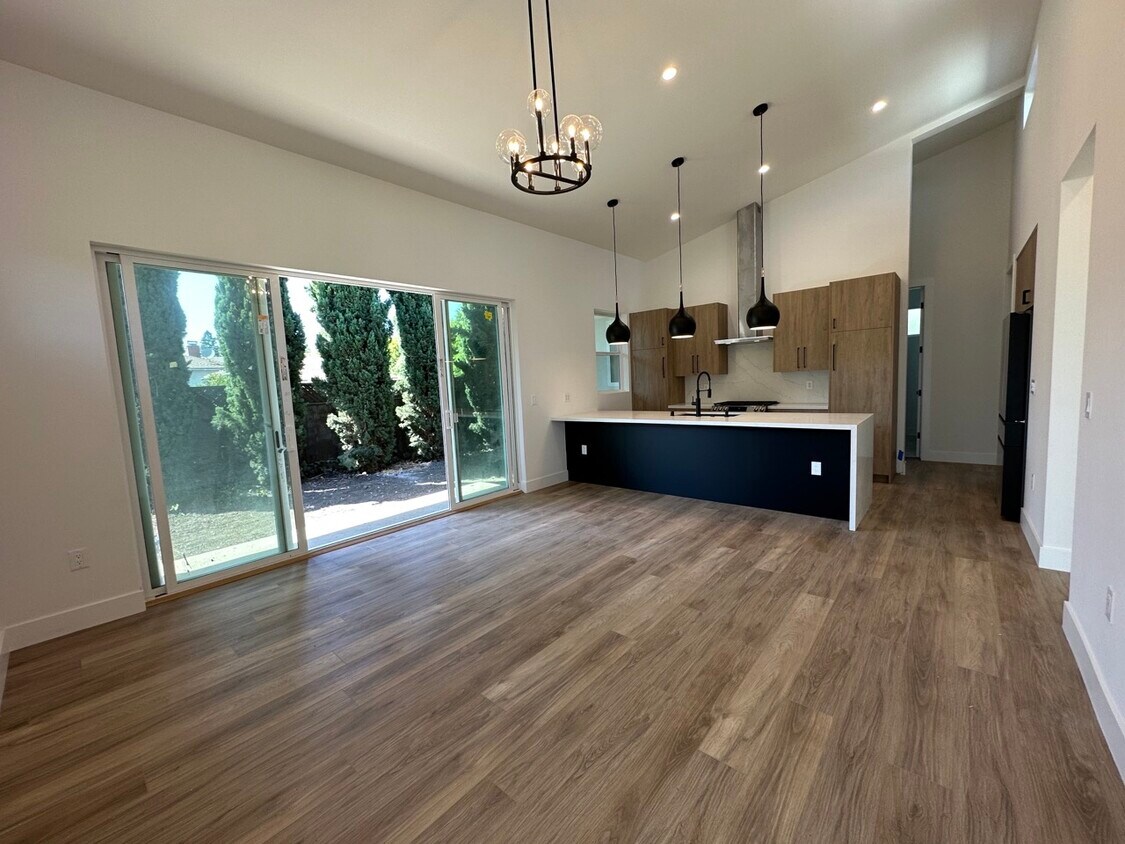 main space, living and kitchen - 11521 Braddock Dr