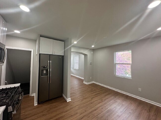 Foto del edificio - Spacious Three Bedroom House In Baltimore ...