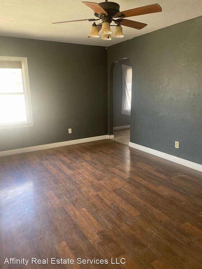 Building Photo - 3 br, 2 bath House - 404 S. Lake St.