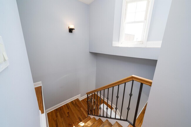 Building Photo - 74 Mallory Ave