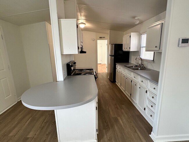 Building Photo - Private Mobile Home
