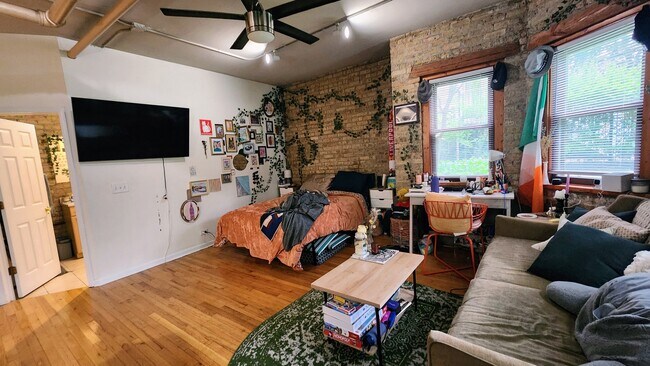 Foto del edificio - 1919 W Berteau Ave