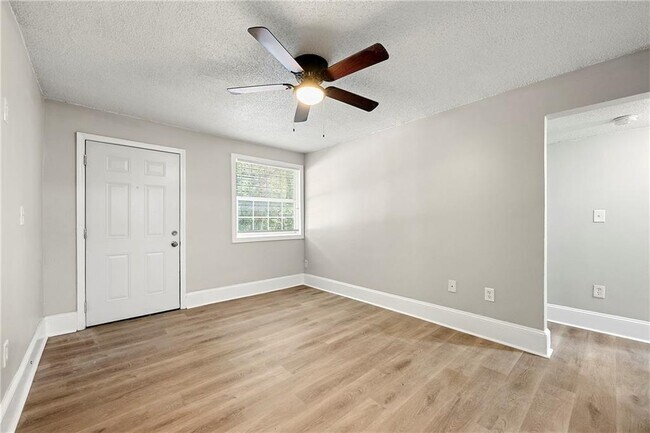 Foto del edificio - 156 Fairfield Pl NW