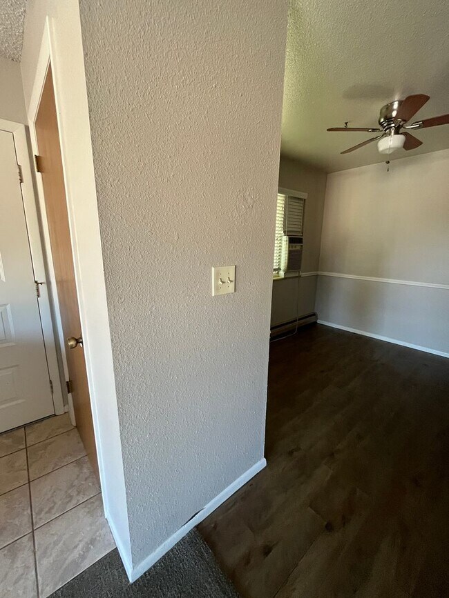 Foto del edificio - 3-Bed, 2-Bath Duplex across from Lake Loveland!