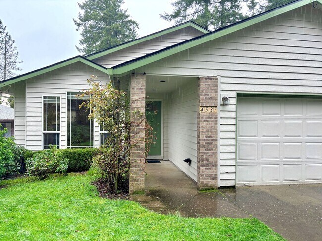 Building Photo - Spacious Ranch Style Home w/ private patio and yard, 2 car garage and vaulted ceilings