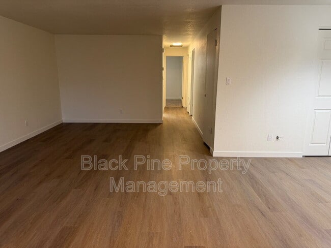 Building Photo - 1937 S Owyhee St