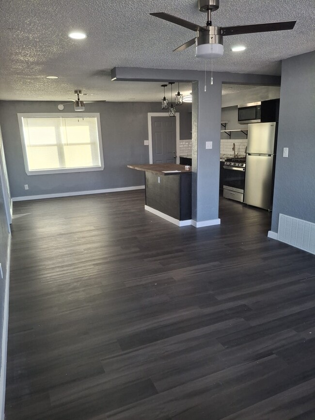 Building Photo - 2611 NW 46th Pl