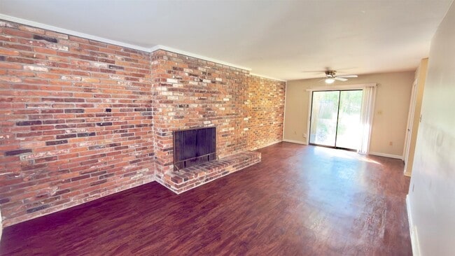 Foto del edificio - 379 Dove Valley Rd