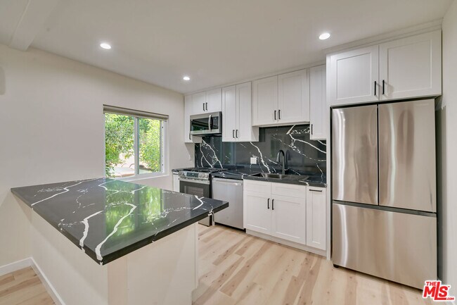 Foto del edificio - 9042 Phyllis Ave