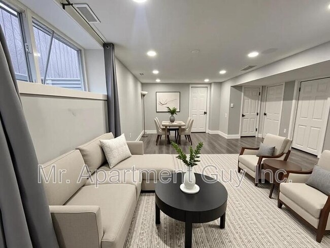 Building Photo - 77 W 1st St