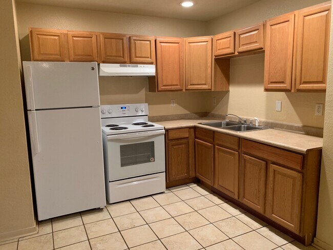 Building Photo - 1011 Rayburn Dr