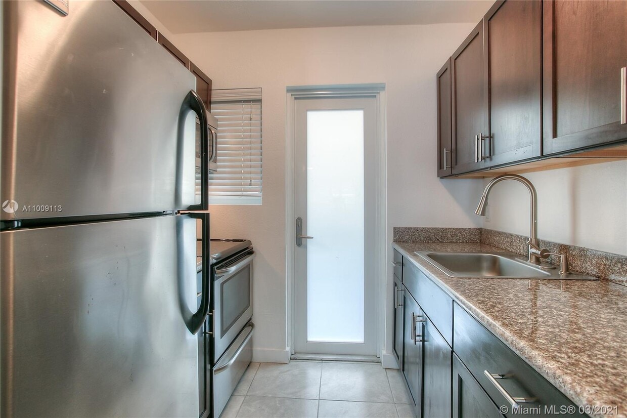 Building Photo - 610 74th St