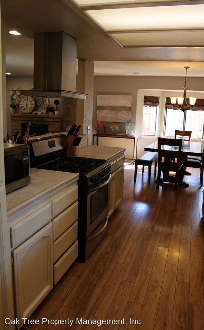 Foto del edificio - 3 br, 2 bath House - 1171 Filbert Avenue
