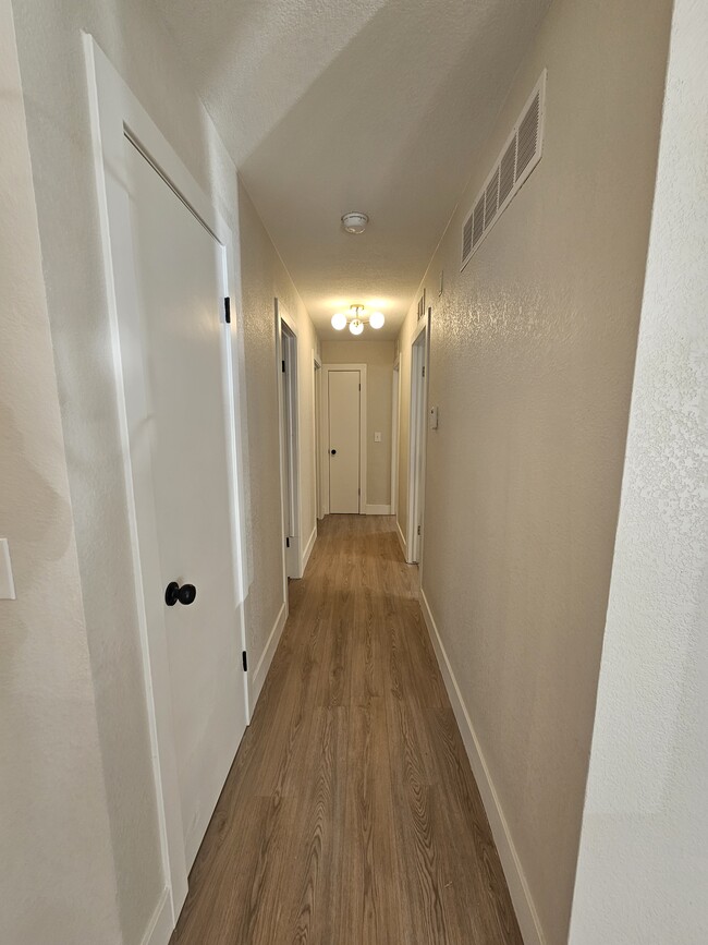 Building Photo - 2640 N Gentry Ave