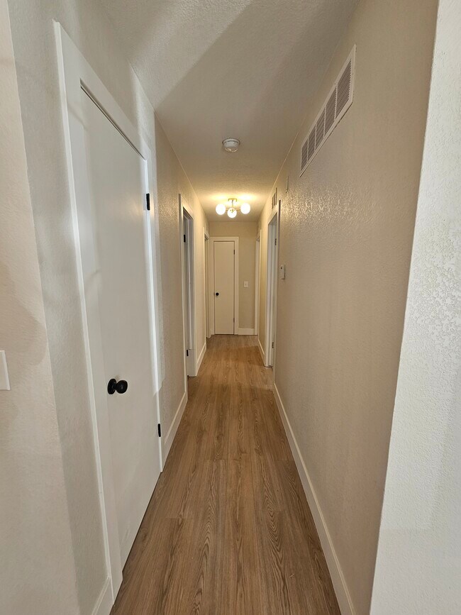 Foto del edificio - 2640 N Gentry Ave