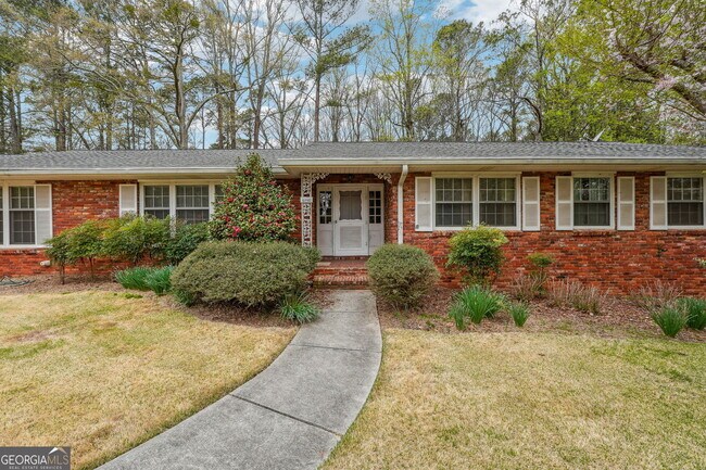 Building Photo - 5140 Lakewood Dr