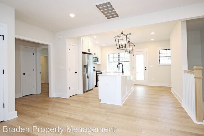 Building Photo - 3 br, 3 bath House - 1918 Lewis Mountain Rd