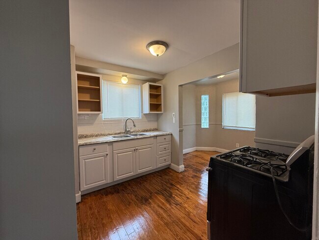 Foto del edificio - 4605 Devonshire Rd