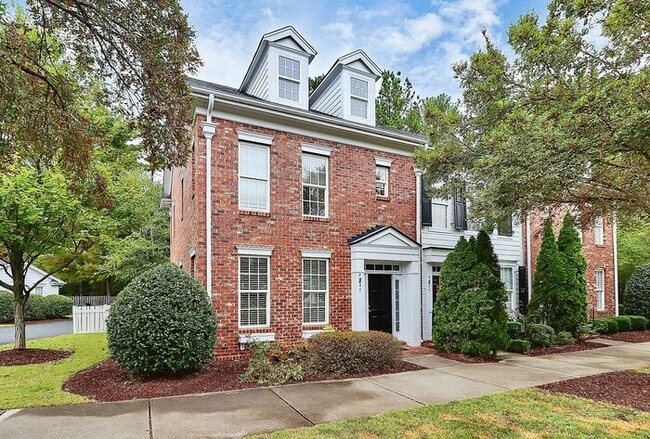 Building Photo - Beautiful End Unit 3BD/2.5BA Townhome in t...