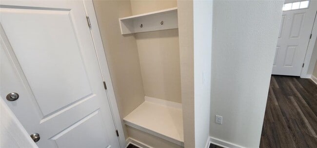 Building Photo - 2240 Delano Dr