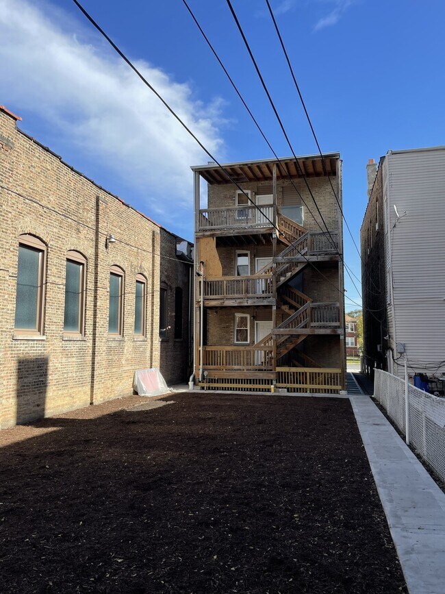 Building Photo - 122 S Central Ave