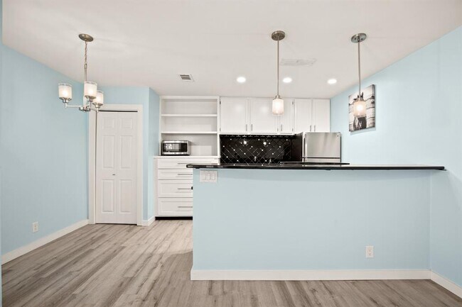 Building Photo - 2600 Penny Ln