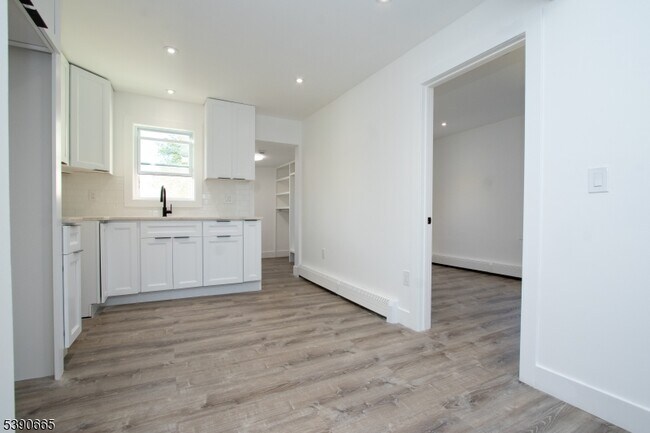 Foto del edificio - 84 E Clifton Ave