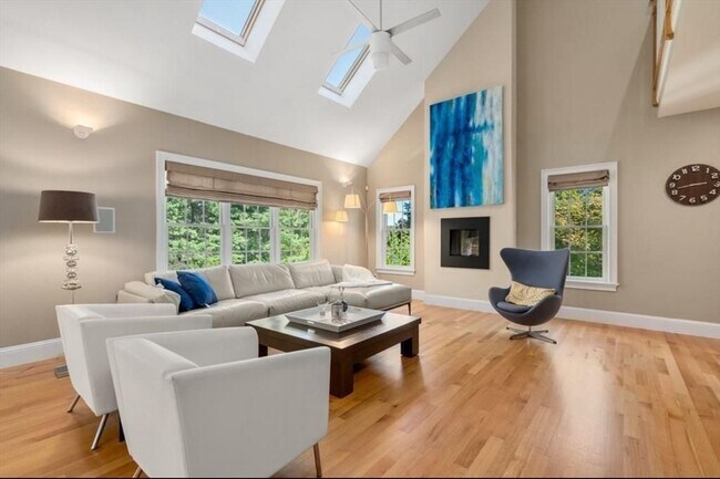 Foto del edificio - 28 Burke Ln