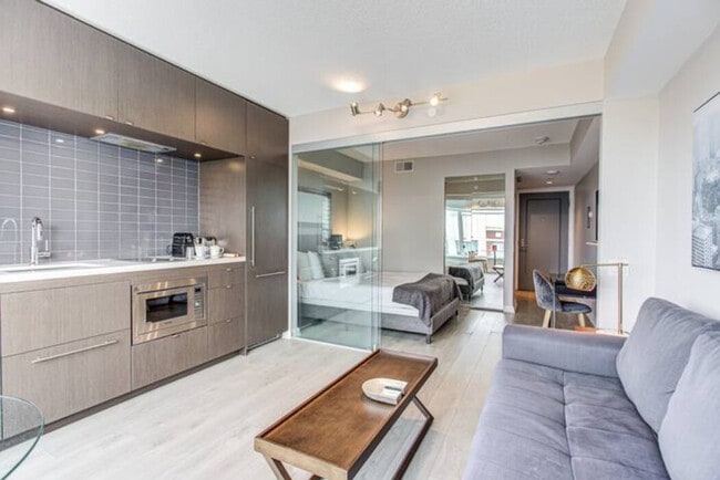 Photo du bâtiment - 155 Yorkville Ave