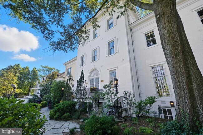 Foto del edificio - 3308 R St NW