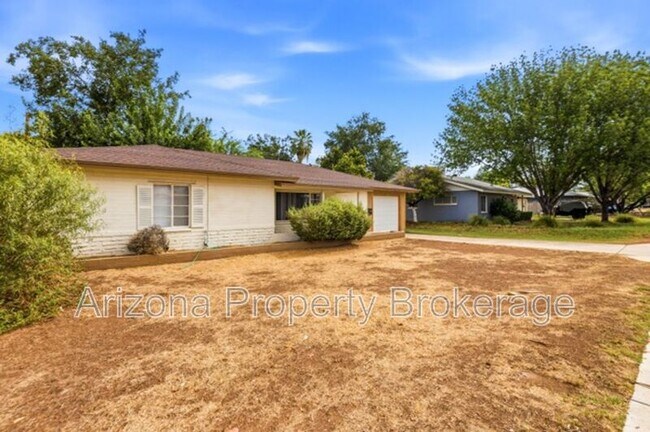 Foto del edificio - 4640 E Oak St