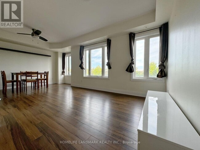 Building Photo - 320 John St.