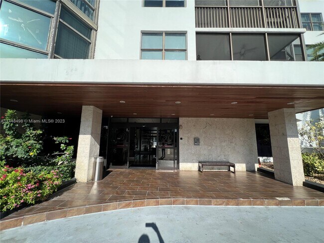 Building Photo - 3375 N Country Club Dr
