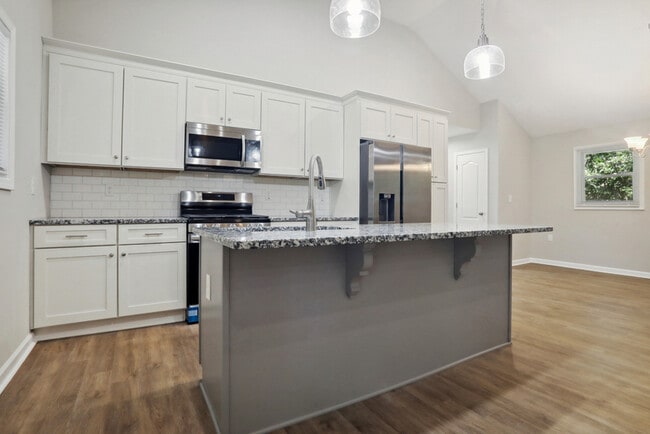 Building Photo - 2489 Greenwood Cir