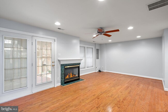 Foto del edificio - 9082 Tanyard Ln