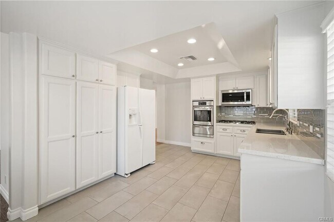 Building Photo - 22055 Del Valle St