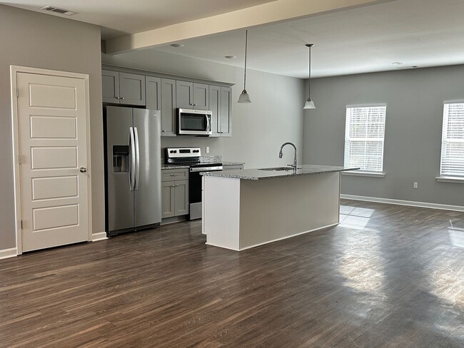 Building Photo - 4 bed, 2 bath home built in 2022