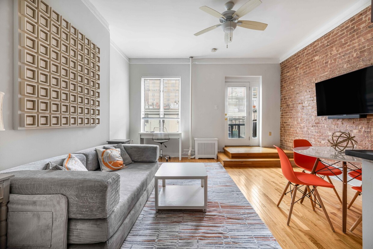 Primary Photo - 130 W 81st St