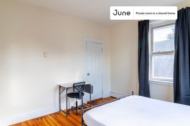 Building Photo - Room in Shared 3 bed/1 bath home