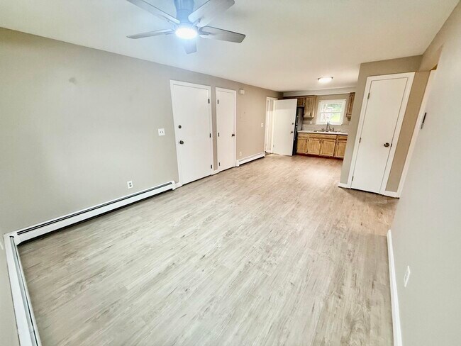 Building Photo - 945 Mammoth Rd