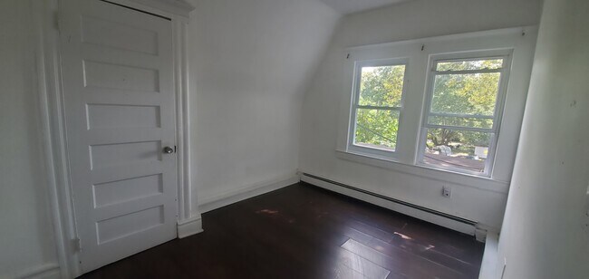 Building Photo - 71 Linden Ave
