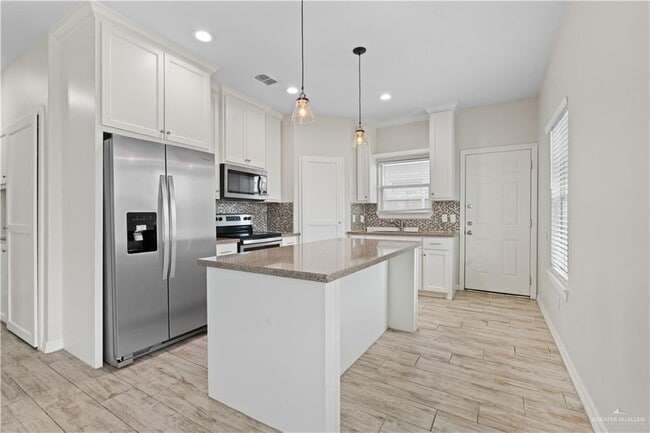 Building Photo - 13 Whitewing Ave