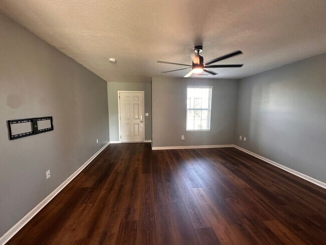Building Photo - Beautiful 3-Bedroom Home in Desirable Village at Armstrong Farms