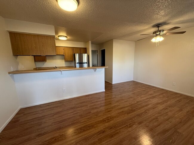 Building Photo - Mountain View Apartments