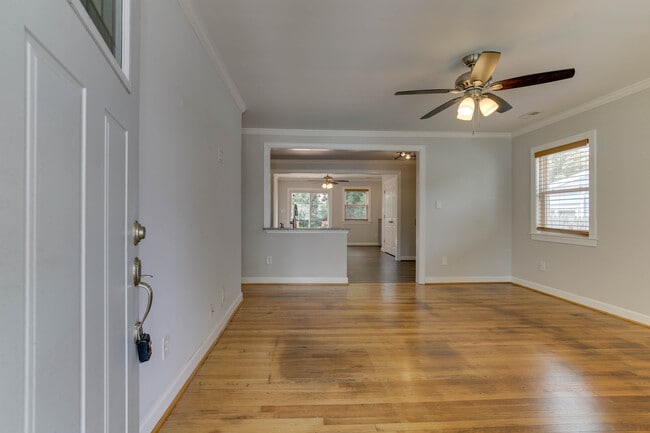 Foto del edificio - 1405 Baychester Ave