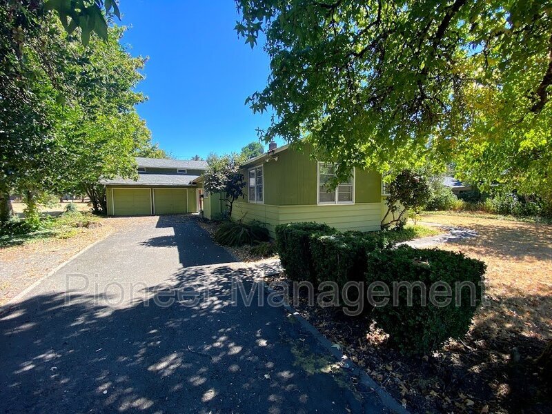 Foto principal - 375 Cherry Dr