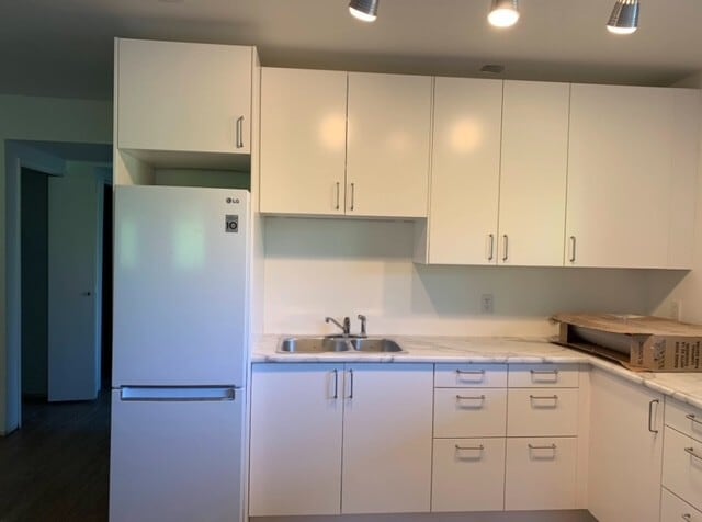 Photo du bâtiment - 1483 Tolmie Pl