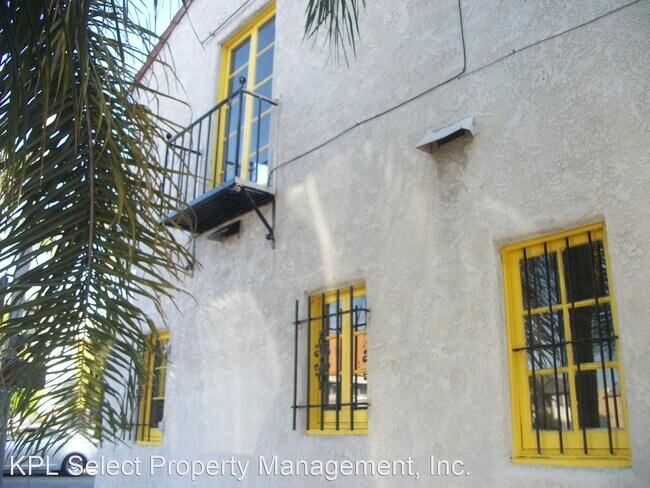 Building Photo - 553 Cedar Ave